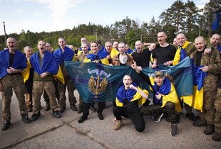  390 українців повернулись додому з російського полону - Зеленський