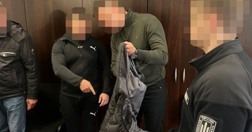 ДБР затримало правоохоронця, який вимагав $25 000 за не перешкоджання реалізації алкоголю на Київщині