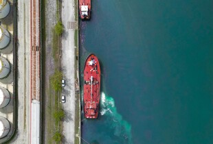 Конфлікт на Близькому Сході: нафта різко подорожчала через атаки на танкери