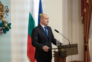 Стартували вибори в Болгарії: перемогу може здобути проросійський фаворит Радев