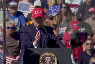 Трамп знову увімкнув не ту пісню на мітингу: рокер Ніл Янг подав позов на $10 млн