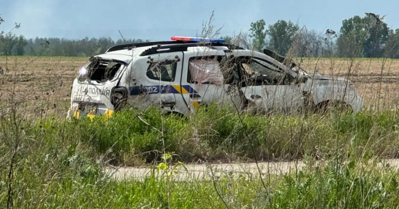 На Харківщині окупанти атакували дроном авто поліціянта, який прямував на евакуацію жителів